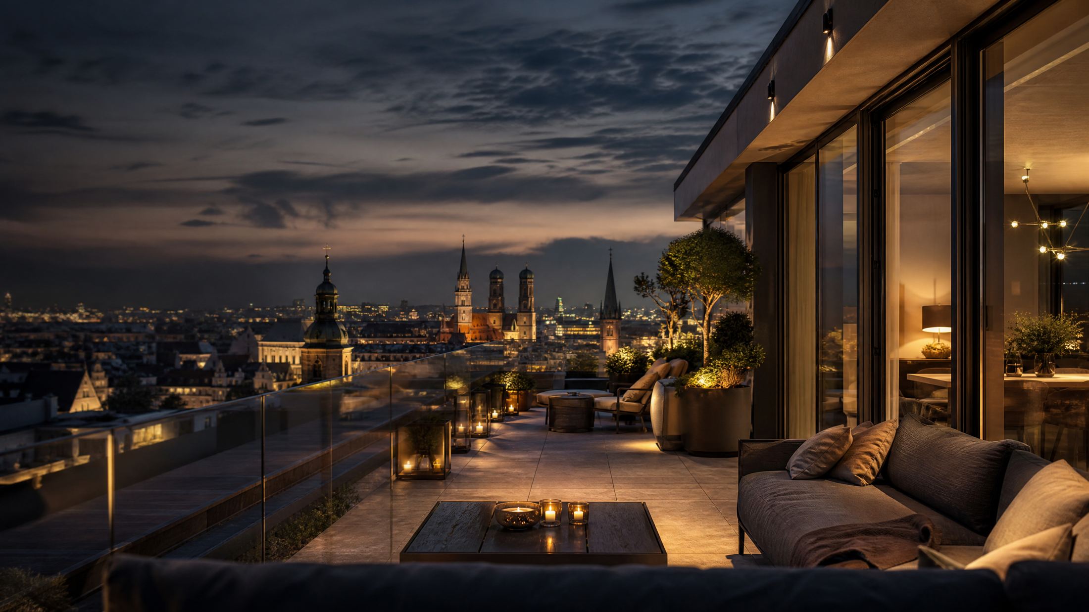 Penthouse-Terrasse zur blauen Stunde – Luxusimmobilien in München